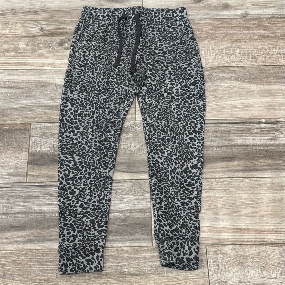 Cheetah grey print sweat joggers with pockets